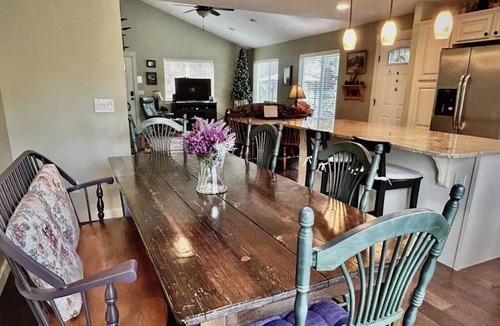 Woods Bay House | Spacious 2-Story Close to Lake-Marina-Fishing; 3 dogs-A/C-Mountain View