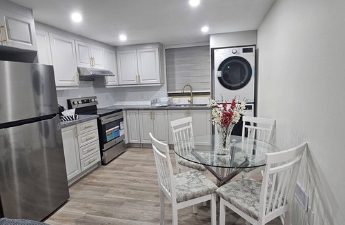 Ayr Apartment | Spacious 2BR 2WR Suite/2 Car Parking/Sleeps 6