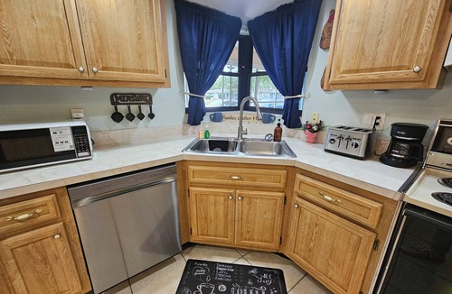 Interchange Square House | Spacious 3 bedroom 1.5 bath house in sunny Palm Bay with AC