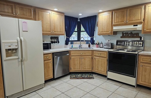 Interchange Square House | Spacious 3 bedroom 1.5 bath house in sunny Palm Bay with AC