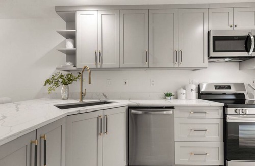 Greenwich Condo | Spacious 3-bedroom condo in beautiful Greenwich with garage unit B