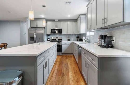 Forest Hill Apartment | Spacious 3BR/2BA w/King Bed Near Transit & Park