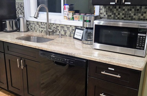 Teaneck House | Spacious 3BR Family Home Near NYC – Private Backyard, BBQ and Free Parking