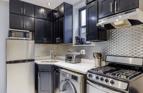 Manhattan Valley Apartment | Spacious 4-bedroom apartment in tranquil New York with AC