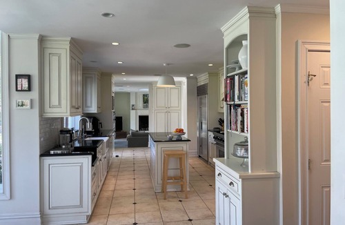 Bedford House | Spacious 5-bedroom estate in Bedford, Walk to Town, Pool and Pool House