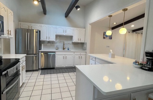 Framingham House | Spacious 5 Bedroom Retreat Free Parking Pet Friendly Greater Boston