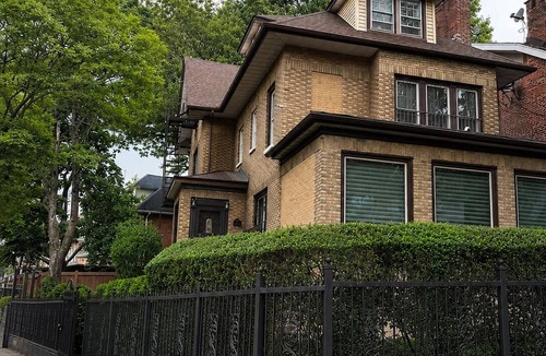 Tremont House | Spacious 5-bedroom townhome in fantastic Bronx
