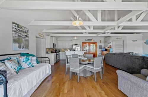 Springfield House | Spacious 5-bedroom house in fabulous Springfield, La with Waterfront access!