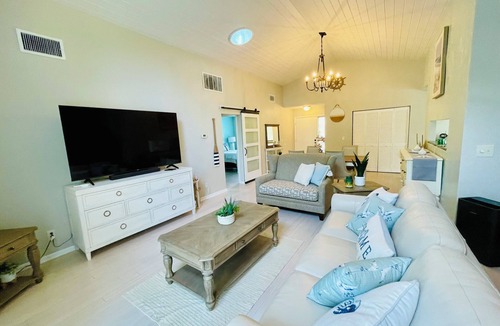 Ormond Ocean Gard Cottage | Spacious and charming beach cottage close to everything your vacation desires!