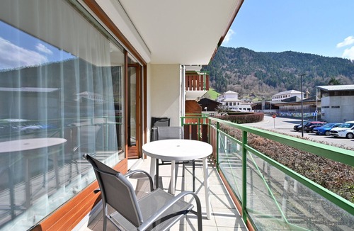 Thones Apartment | Spacious Apartment for 6 – Lake, Ski-in/Ski-out, Balcony & Wi-Fi