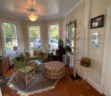 Upper Montclair House | Spacious Carriage House in Montclair -accessible to MetLife Stadium, Newark Airport &NYC -新泽西州蒙特克莱尔小镇 -宽敞的独立房 -近世界杯赛场, 纽约曼哈顿, 纽瓦克机场