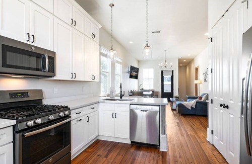 Faubourg Lafayette Condo | Spacious Condo w/Pool & Courtyard Near French Quarter