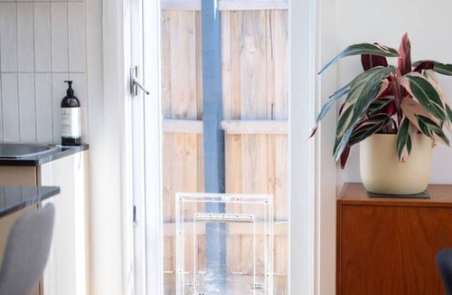 Northcote House | Spacious light-filled 3BD sanctuary in Northcote