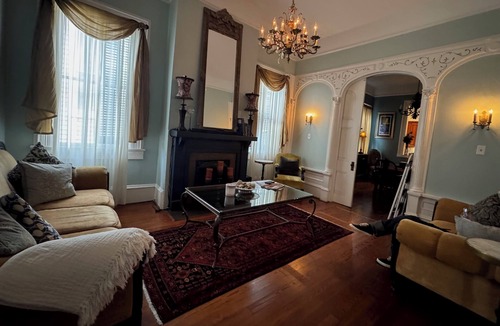 Treme Bed & Breakfast | Spacious lovely Double Queen Suite-Ensuite-Salt Pool surrounded by Tropical Gardens.