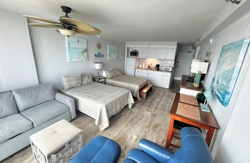 Schulte Park Condo | Spacious Oceanfront Studio w/2 queen beds & sleeper, kitchenette, pool, tiki bar