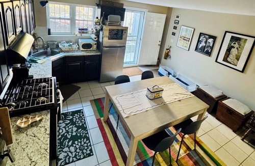 Bushwick House | Spacious Private Bushwick Bedroom - Close to Subways,Manhattan & Pet-Friendly!