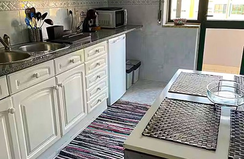 Algueirao - Mem Martins Apartment | Spacious 3BR apartment near Lisbon & Sintra - great for families and groups