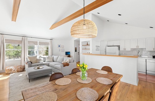 Springs House | Springs Cottage with Large Outdoor Living Space