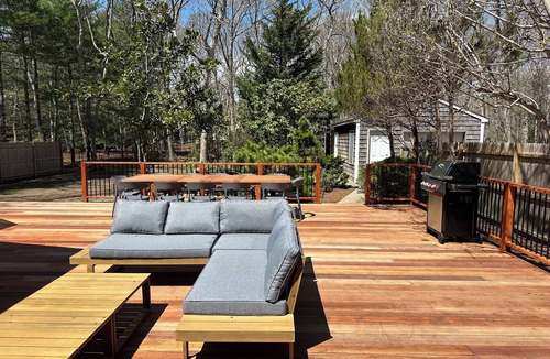 Springs House | Springs Cottage with Large Outdoor Living Space