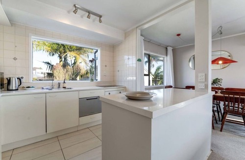 St. Heliers Villa | St Heliers 2BR Escape with Views & Parking