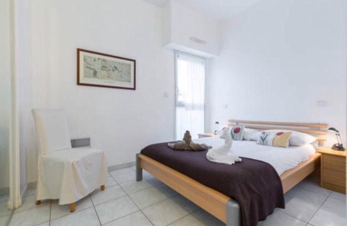 Cap-Ferrat Apartment | St JEAN CAP FERRAT ELEGANT ESCAPE LOGGIA WALK TO SEA