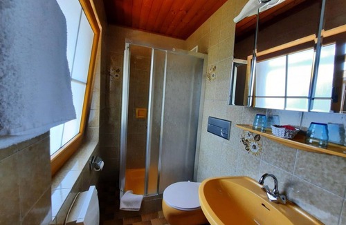 Feldkirchen in Kaernten House | Standardzimmer, Dusche, WC, Seeblick - Pension Hecher