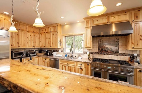 Eagle Mountain Estates House | Starlight Chalet. Stunning Views. Modern. Spacious