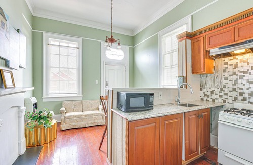 Faubourg Lafayette Apartment | Stay & Play: New Orleans Apt Near Downtown