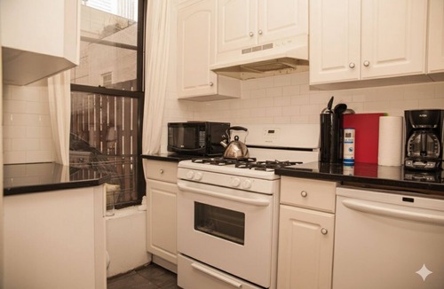 Sutton Place House | Stay Together in Style – 5BR Family Townhome!
