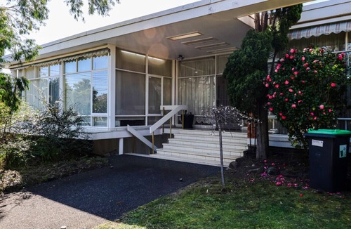 McKinnon House | StayAU 6BR McKinnon Pool Home