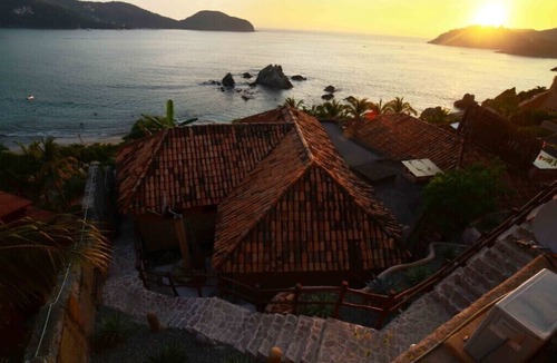 Zihuatanejo Villa | Steps from the beach, far from routine. An experience beyond the ordinary