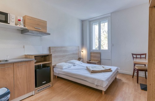 Arvillard Apartment | Studio '210' with Shared Pool, Shared Terrace and Wi-Fi