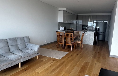 Pascoe Vale Apartment | Stunning 3Br new penthouse 15 minute drive to Tullamarine Airport 8km from CBD