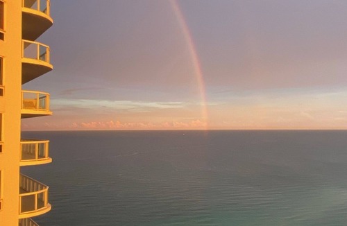 Mid Beach Condo | Stunning ocean view full service living on Miami Beach.