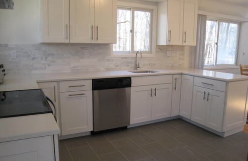 Northwest Harbor House | Stylish East Hampton Escape! Close to Village/Beach, Modern kitchen, Heated pool