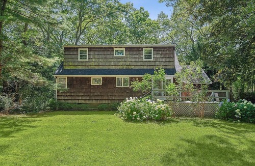 Clearwater Beach House | SUMMER 2026 RENTAL IN CLEARWATER BEACH, EAST HAMPTON WITH POOL.