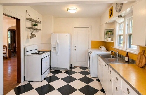 Norwalk House | Summer by the Shore, Washington Street nightlife, MetroNorth 60 minutes to GCT