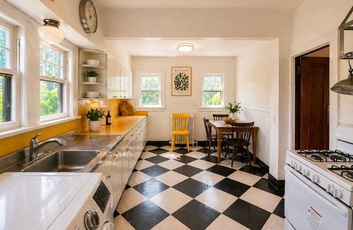 Norwalk House | Summer by the Shore, Washington Street nightlife, MetroNorth 60 minutes to GCT
