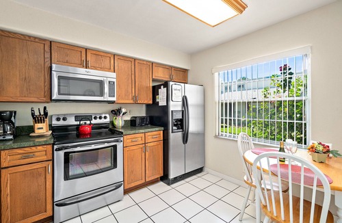 Historic Downtown Melbourne Condo | Summer Deals Patio, BBQ, close to Dining, Shopping, Beach, Golf, Kayak!