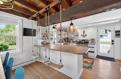 Madison House | Summersalt Madison: New England shoreline charm 2-3 minutes from private beach