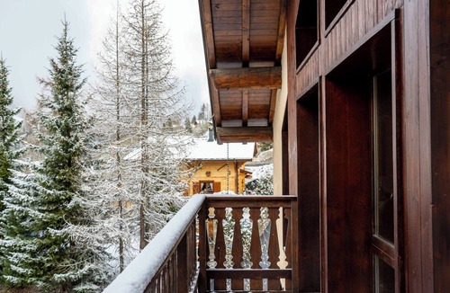 Les Brevieres Ski Chalet | Superb self catered ski Chalet in Tignes-les-Brevieres 50m from lift