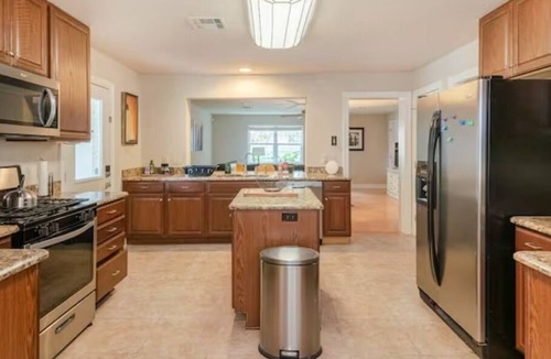 Lakeview House | Sweet Oasis - Close to City Park Sleeps 15