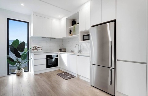 Takapuna Villa | Takapuna Modern Townhouse | Parking nr Lake Pupuke