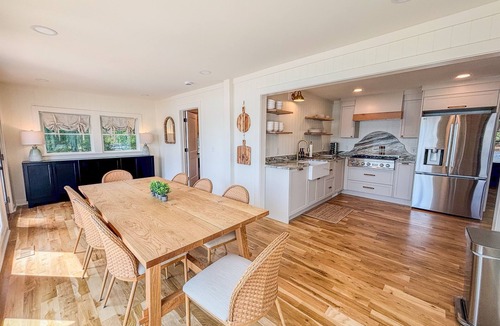 South Belmont House | The Belmont Lake Retreat -Sleeps 14!