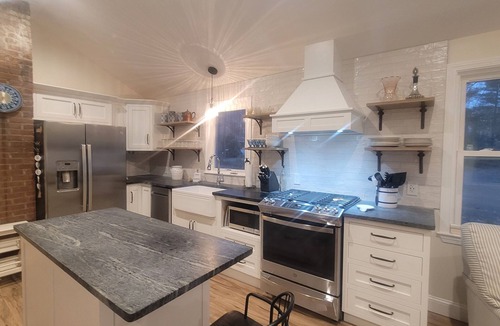 Mansfield Depot House | The Bungalow at Eagleville Lake Under 3 miles to UCONN!