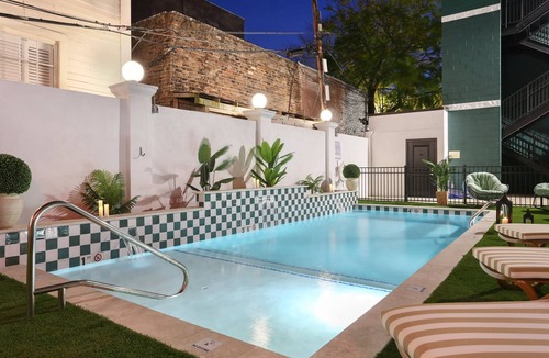 Faubourg Lafayette Apartment | The Gisele: 4br/3ba for 8 Pool + Streetcar Stop