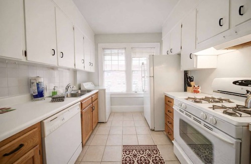 Charlotte Condo | The Home Collection: Hawthorne 1BR King Suite | Private Balcony | Walk to Novant
