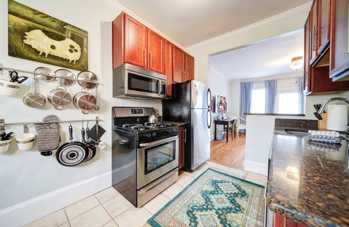 Dilworth Apartment | The Home Collection: King Suite in Dilworth near Atrium & South End