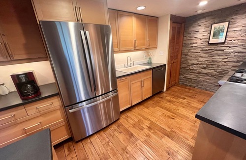 Putnam Valley House | The Lodge-Your own Hillside Estate w/pool, hot tub, trails, views & 1 hr to NYC!