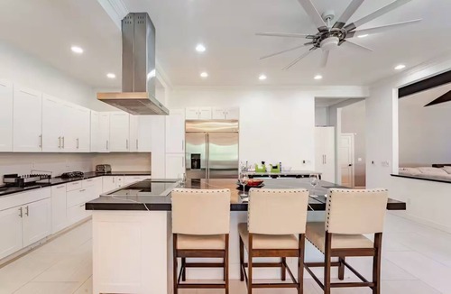 Norwalk Apartment | The Mansion Hotel-style